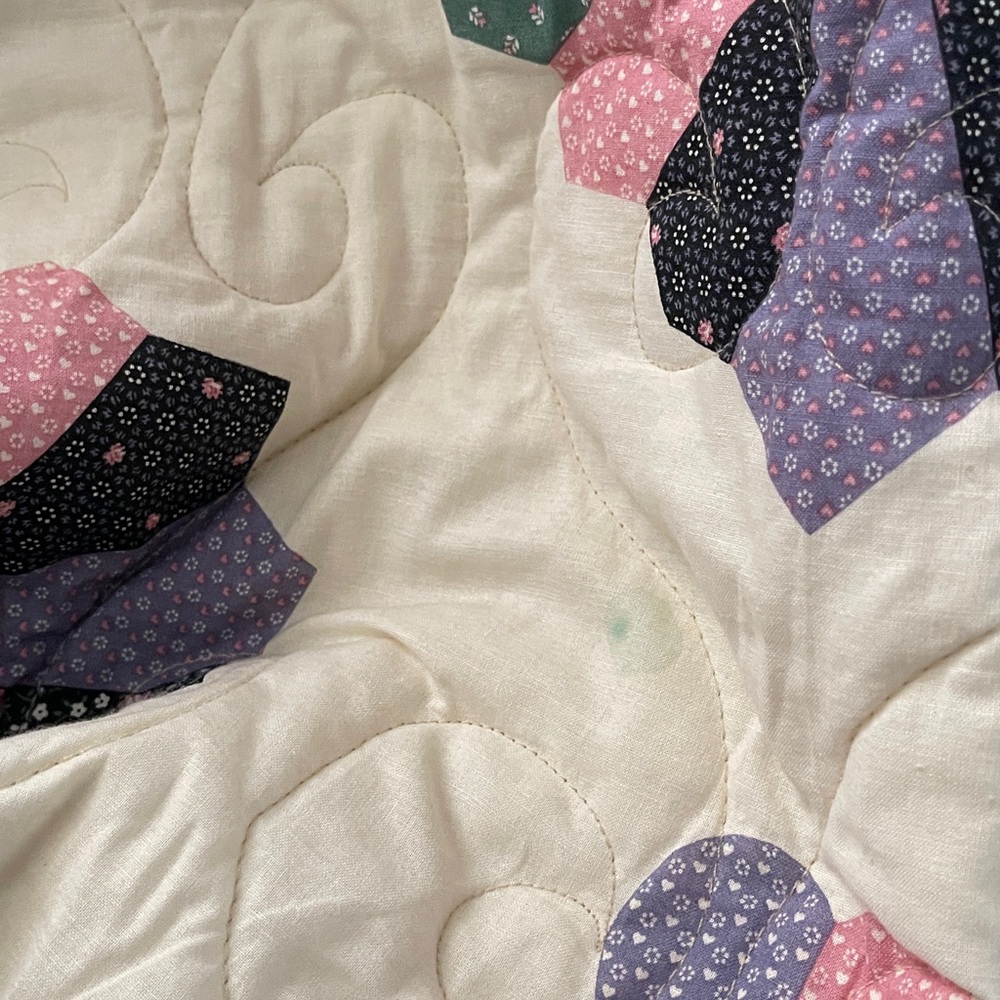 Beautiful heart accents comfortor queen size reversible - Picture 6 of 7